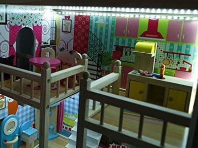 Grande maison de poupées en bois avec éclairage guirlande LED Kinderplay au style girly et romantique pour une déco réussie