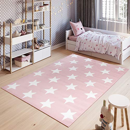 Tapis rose avec étoiles blanches pour chambre de fille